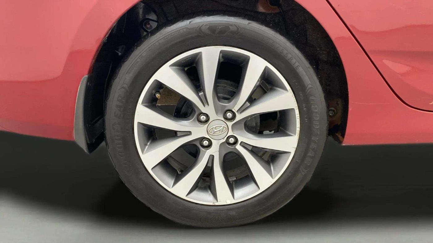 2017 Hyundai Verna 1.6 VTVT SX AT, Petrol, Automatic, 47,876 km, Right Rear Wheel