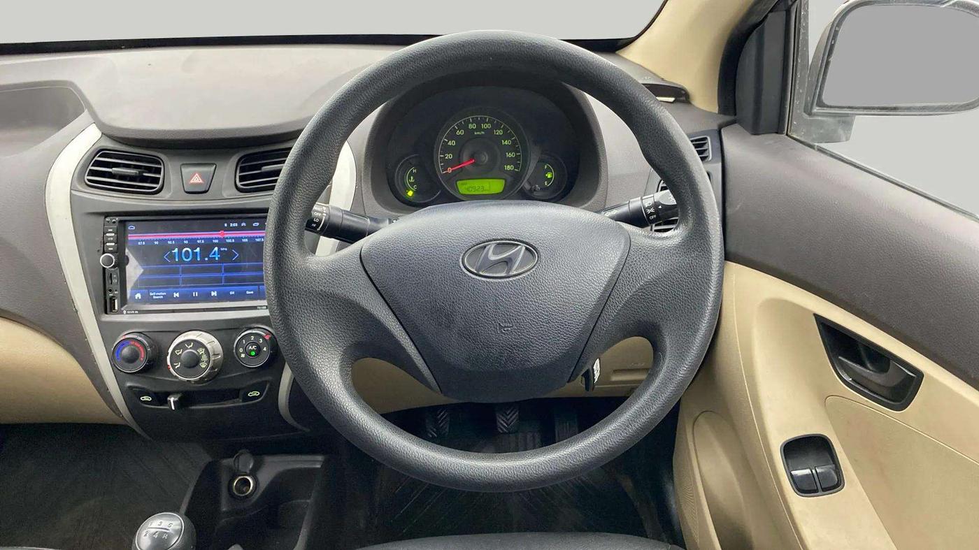 2017 Hyundai Eon ERA +, Petrol, Manual, 41,120 km, Steering Wheel Close Up