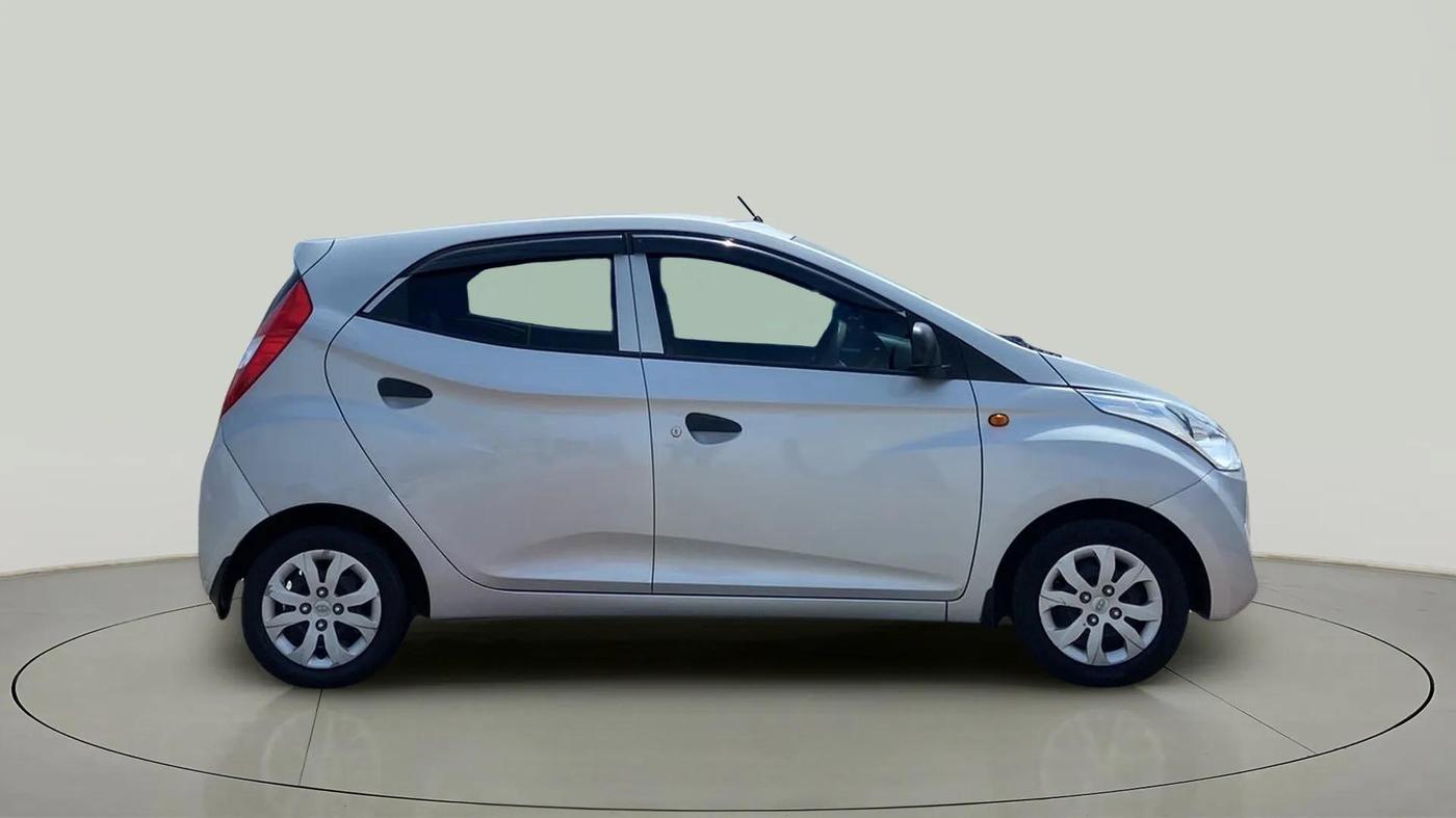 2017 Hyundai Eon MAGNA +, Petrol, Manual, 38,132 km, Right Side View