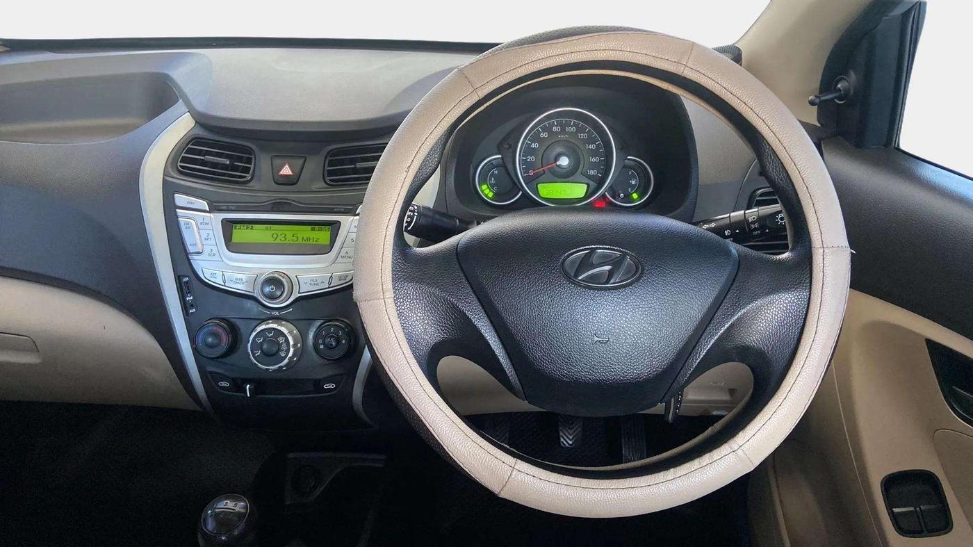 2017 Hyundai Eon MAGNA +, Petrol, Manual, 38,132 km, Steering Wheel Close Up