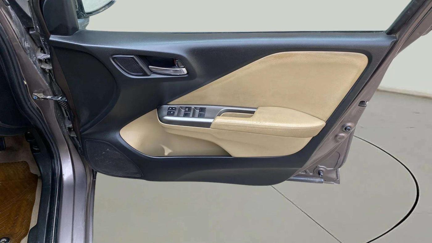 2016 Honda City 1.5L I-VTEC VX (O) MT, Petrol, Manual, 68,480 km, Driver Side Door Panels Control