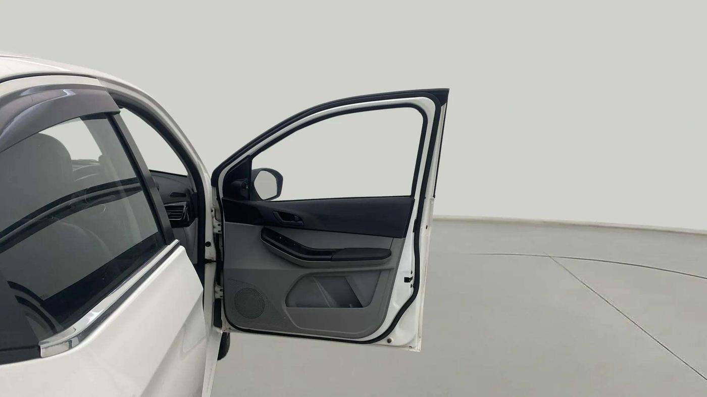 2024 Tata Tiago XT Rhythm CNG, CNG, Manual, 22,686 km, RHS Front Door