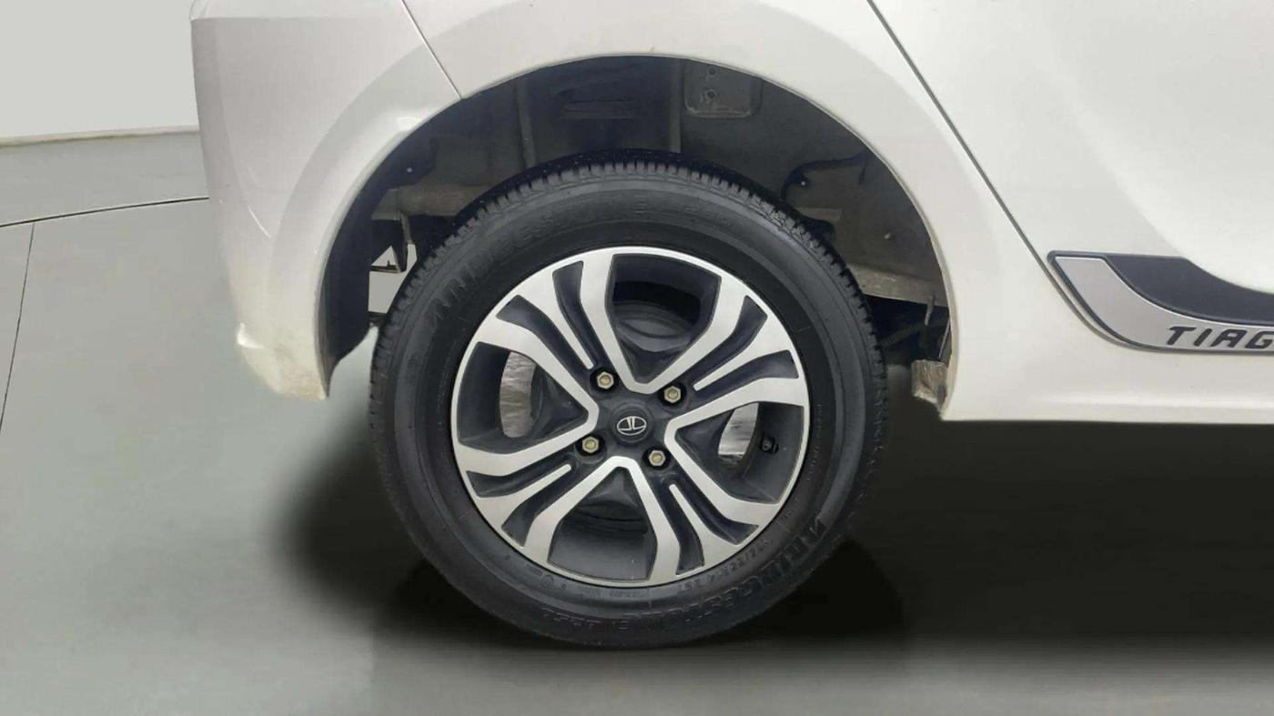 2024 Tata Tiago XT Rhythm CNG, CNG, Manual, 22,686 km, Right Rear Wheel