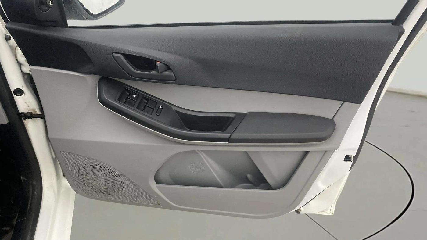 2024 Tata Tiago XT Rhythm CNG, CNG, Manual, 22,686 km, Driver Side Door Panels Control
