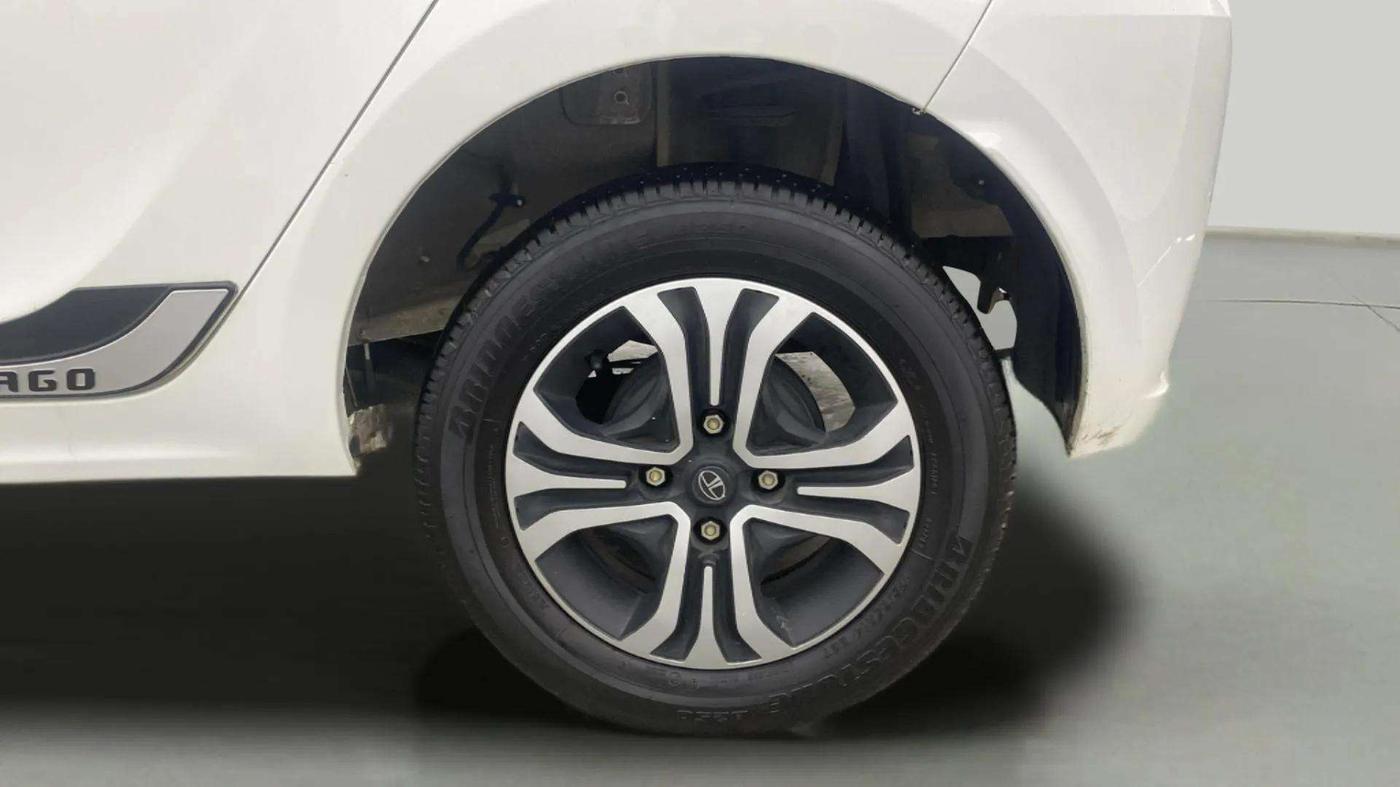 2024 Tata Tiago XT Rhythm CNG, CNG, Manual, 22,686 km, Left Rear Wheel