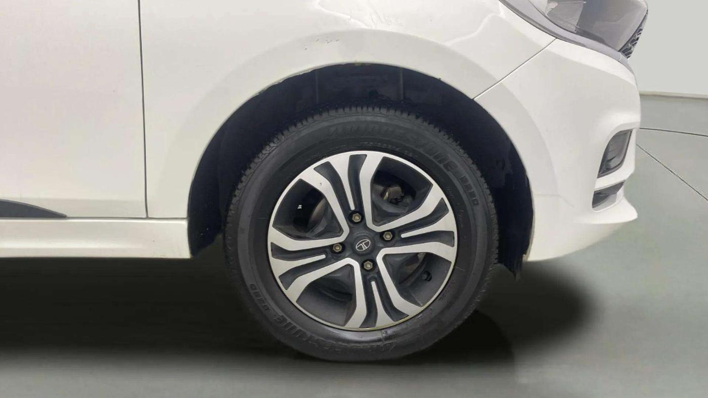 2024 Tata Tiago XT Rhythm CNG, CNG, Manual, 22,686 km, Right Front Wheel