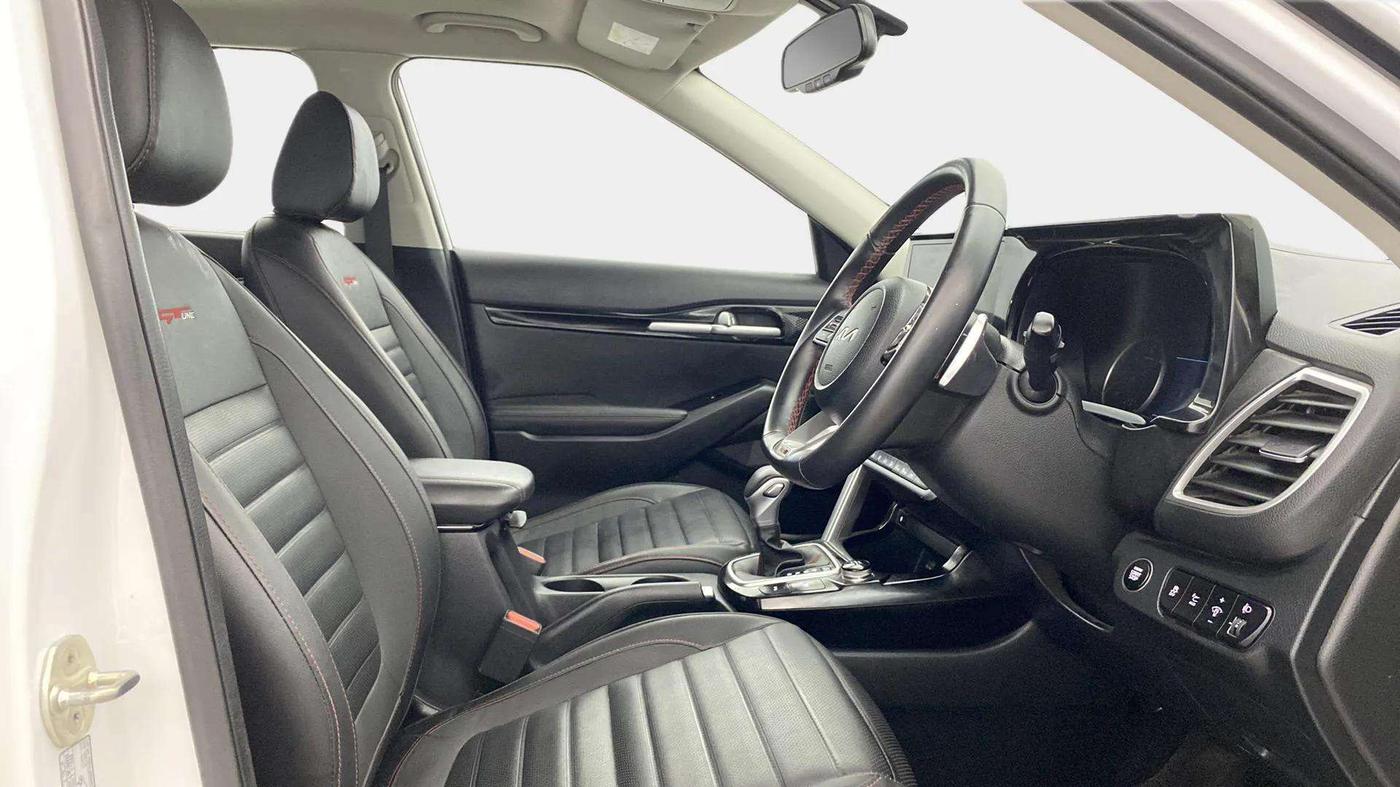 2021 KIA SELTOS GTX PLUS AT 1.5 DIESEL, Diesel, Automatic, 22,916 km, Right Side Front Door Cabin