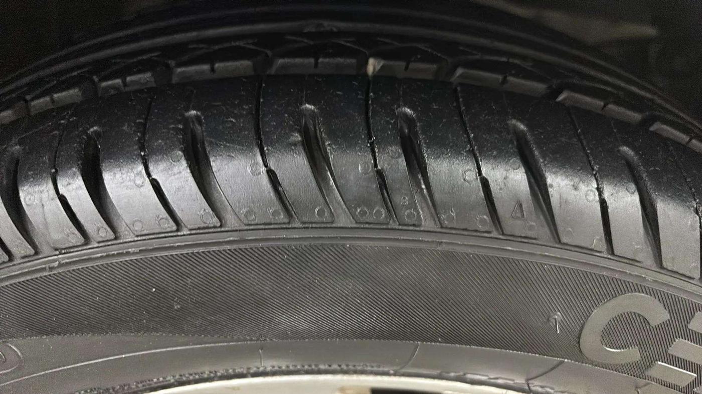 2014 Honda Amaze 1.2L I-VTEC VX, Petrol, Manual, 60,661 km, Right Front Tyre Tread