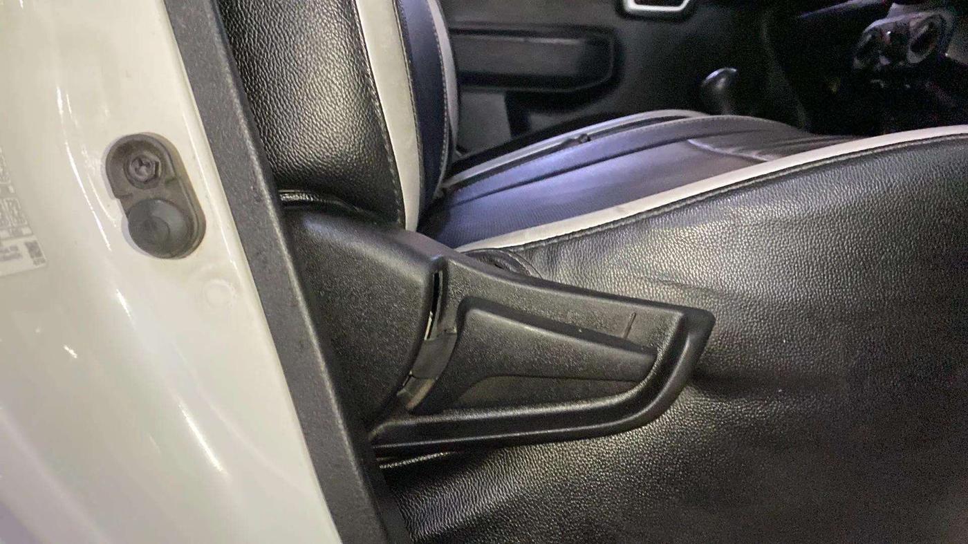 2020 Maruti S PRESSO VXI+, Petrol, Manual, 57,761 km, Driver Side Adjustment Panel