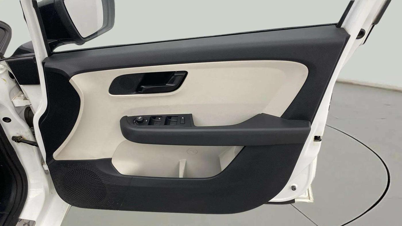 2021 Tata ALTROZ XT PETROL, Petrol, Manual, 12,428 km, Driver Side Door Panels Control