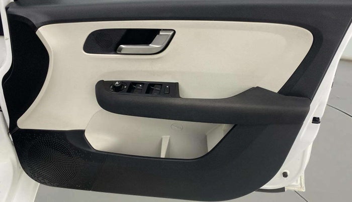 2021 Tata ALTROZ XZ PLUS I-TURBO PETROL, Petrol, Manual, 18,686 km, Driver Side Door Panels Control