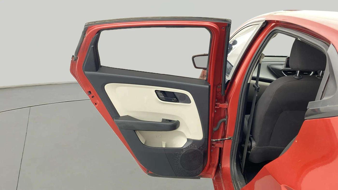 2022 Tata ALTROZ XM PLUS PETROL, Petrol, Manual, 24,657 km, LHS Rear Door