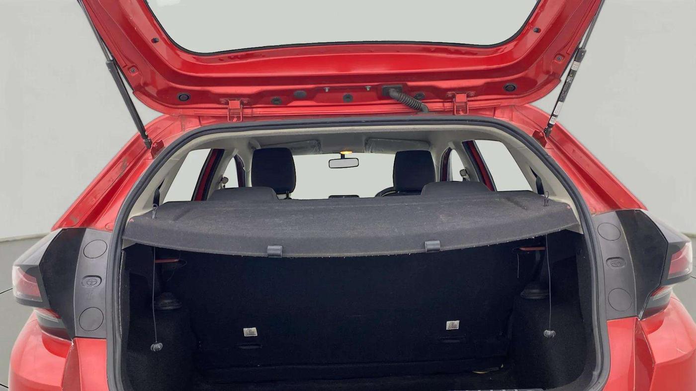 2022 Tata ALTROZ XM PLUS PETROL, Petrol, Manual, 24,657 km, Boot Inside