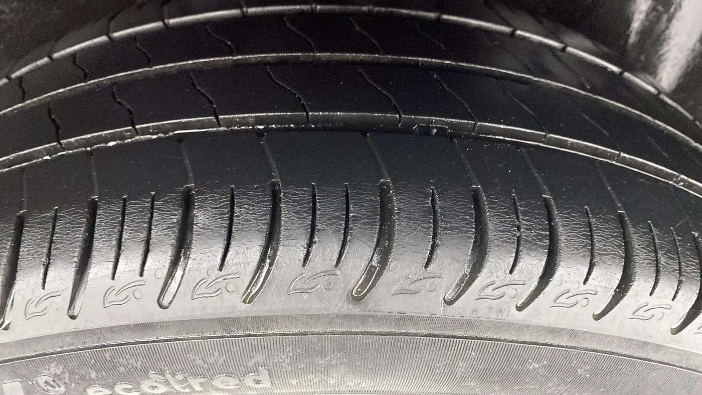 2022 Tata ALTROZ XM PLUS PETROL, Petrol, Manual, 24,657 km, Left Rear Tyre Tread