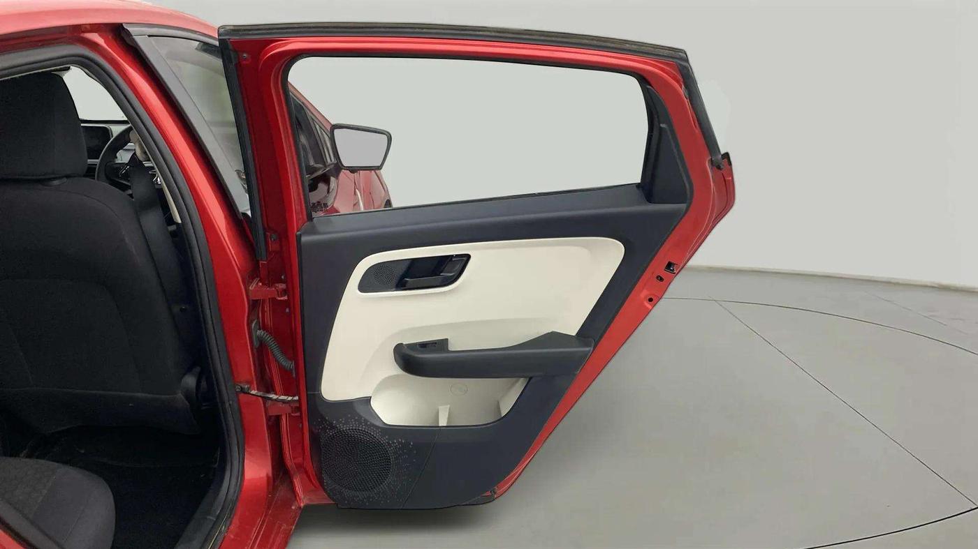 2022 Tata ALTROZ XM PLUS PETROL, Petrol, Manual, 24,657 km, RHS Rear Door