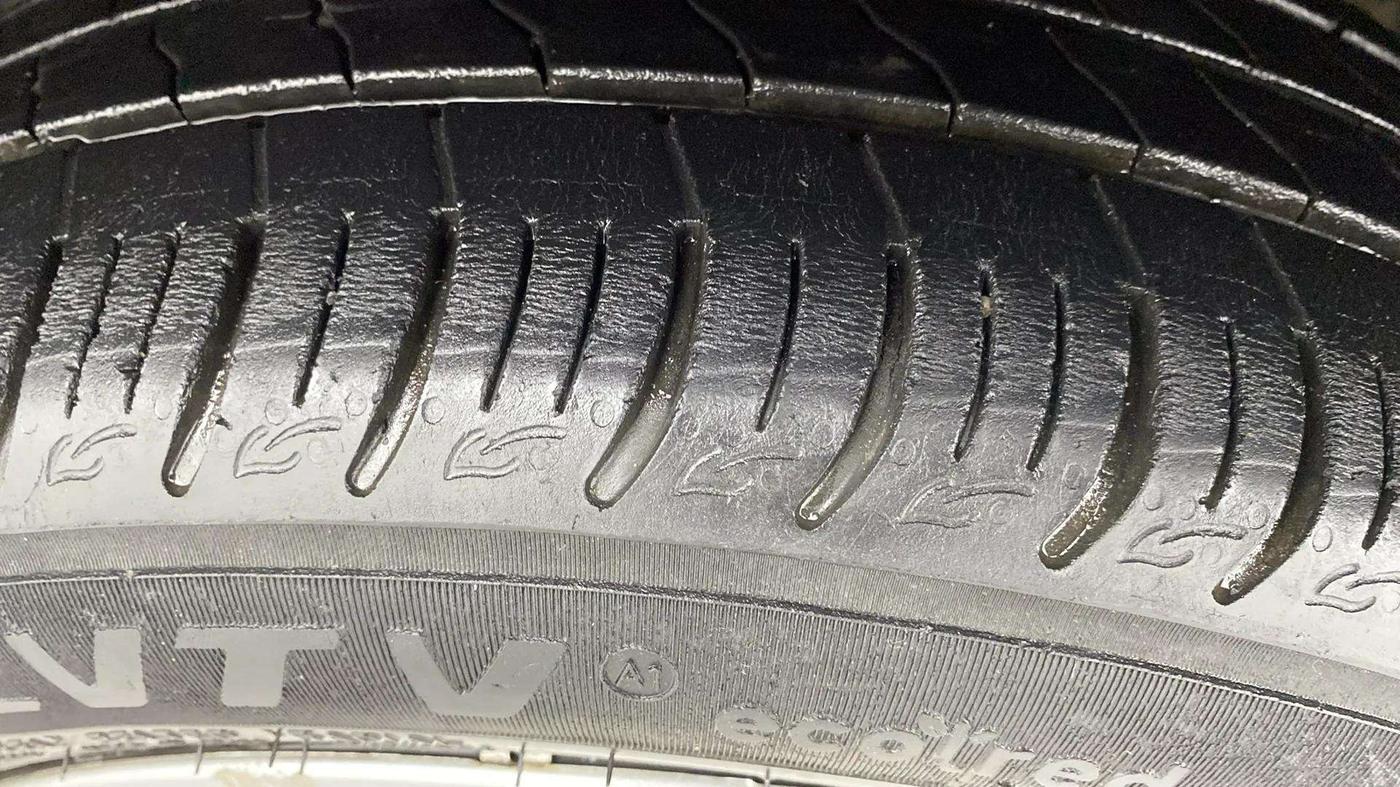2022 Tata ALTROZ XM PLUS PETROL, Petrol, Manual, 24,657 km, Left Front Tyre Tread