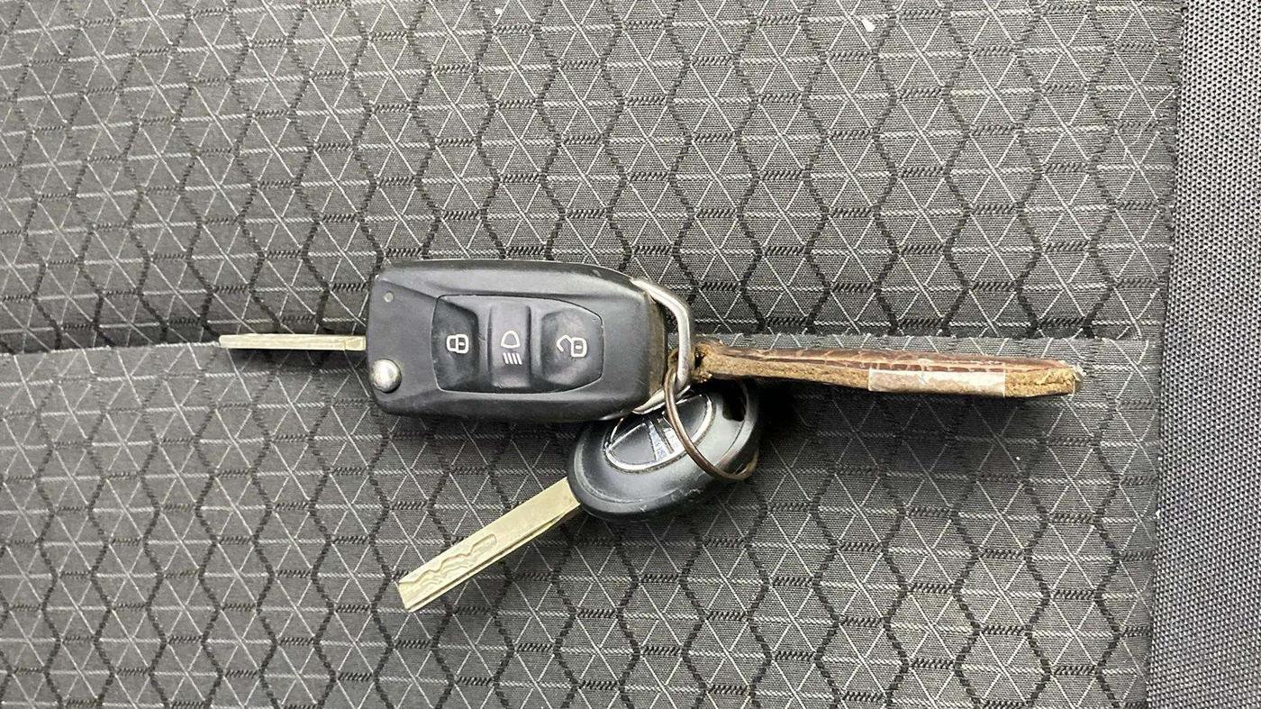 2022 Tata ALTROZ XM PLUS PETROL, Petrol, Manual, 24,657 km, Key Close Up