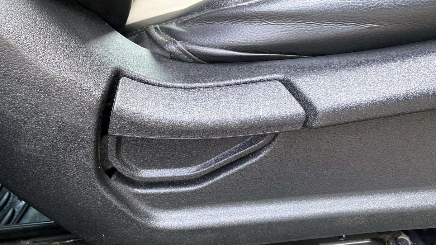 2020 Hyundai VENUE S 1.2, Petrol, Manual, 18,480 km, Driver Side Adjustment Panel