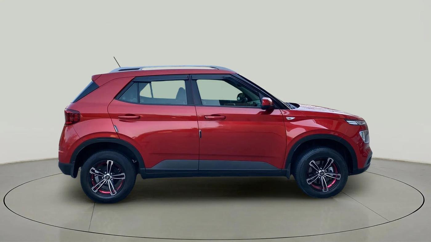 2020 Hyundai VENUE S 1.2, Petrol, Manual, 18,480 km, Right Side View