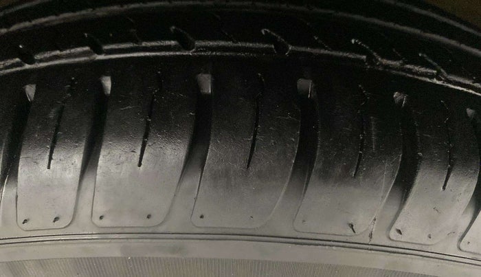 2020 Maruti Swift VXI, Petrol, Manual, 20,832 km, Right Front Tyre Tread