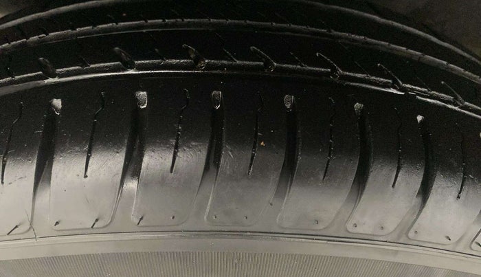 2020 Maruti Swift VXI, Petrol, Manual, 20,832 km, Right Rear Tyre Tread