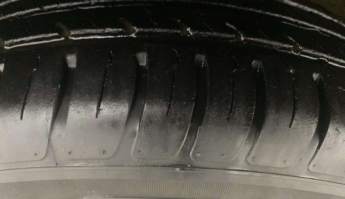 2020 Maruti Swift VXI, Petrol, Manual, 20,832 km, Left Front Tyre Tread