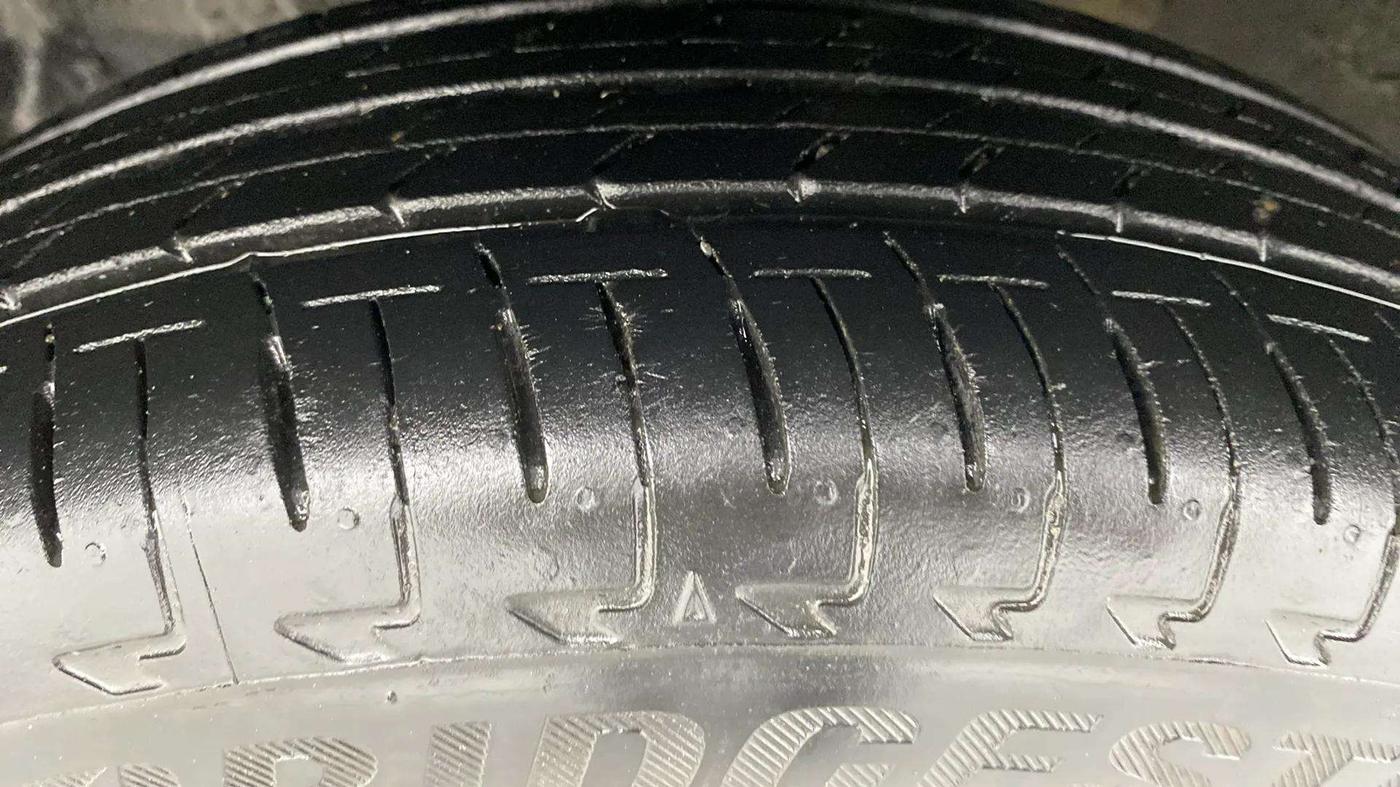 2020 Maruti IGNIS ZETA 1.2 AMT, Petrol, Automatic, 20,837 km, Left Front Tyre Tread