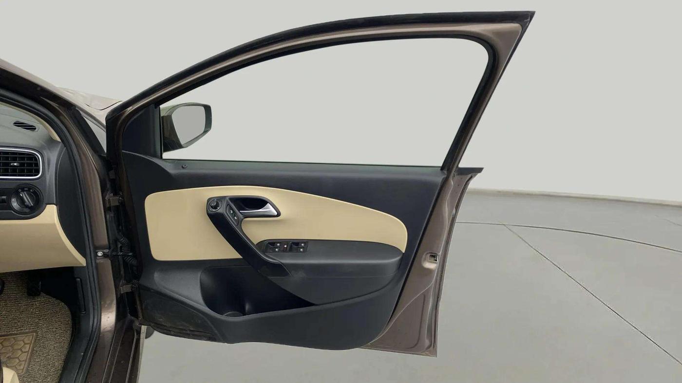 2018 Volkswagen Ameo HIGHLINE PLUS 1.0L 16 ALLOY, Petrol, Manual, 63,911 km, RHS Front Door