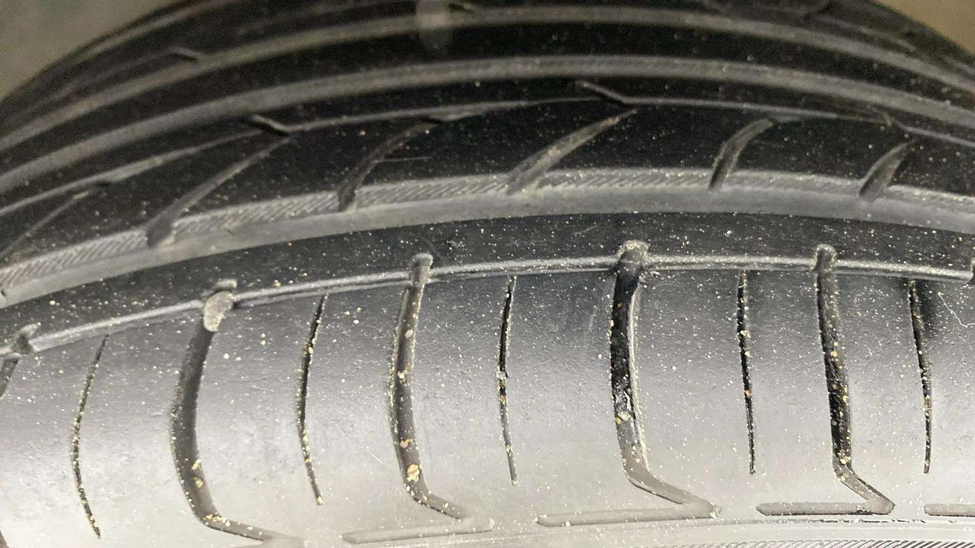 2018 Volkswagen Ameo HIGHLINE PLUS 1.0L 16 ALLOY, Petrol, Manual, 63,911 km, Left Front Tyre Tread