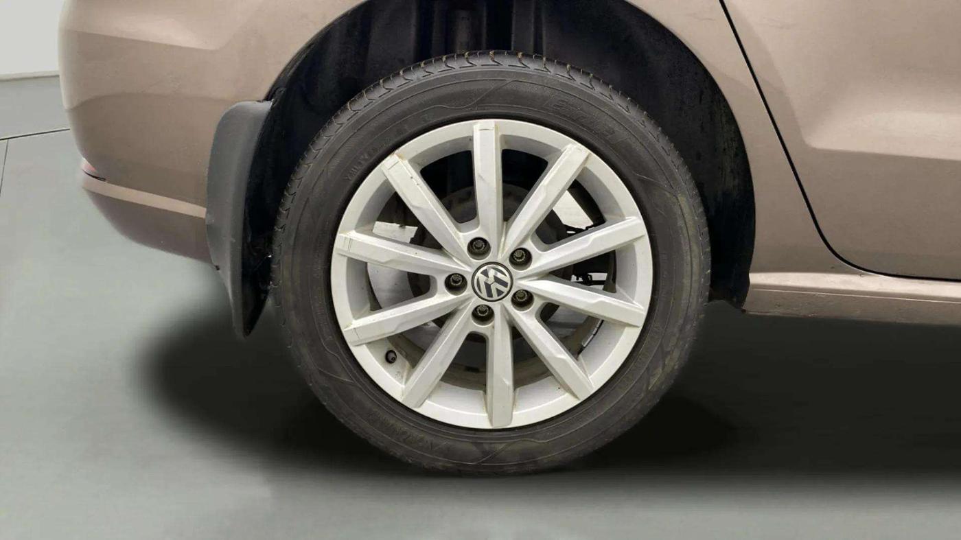 2018 Volkswagen Ameo HIGHLINE PLUS 1.0L 16 ALLOY, Petrol, Manual, 63,911 km, Right Rear Wheel