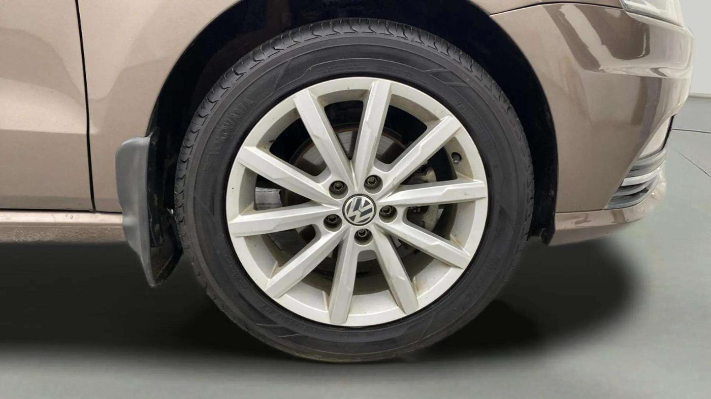 2018 Volkswagen Ameo HIGHLINE PLUS 1.0L 16 ALLOY, Petrol, Manual, 63,911 km, Right Front Wheel
