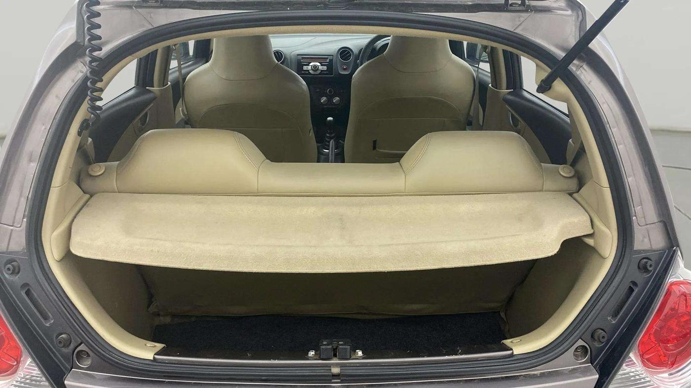 2016 Honda Brio VX MT, Petrol, Manual, 89,877 km, Boot Inside