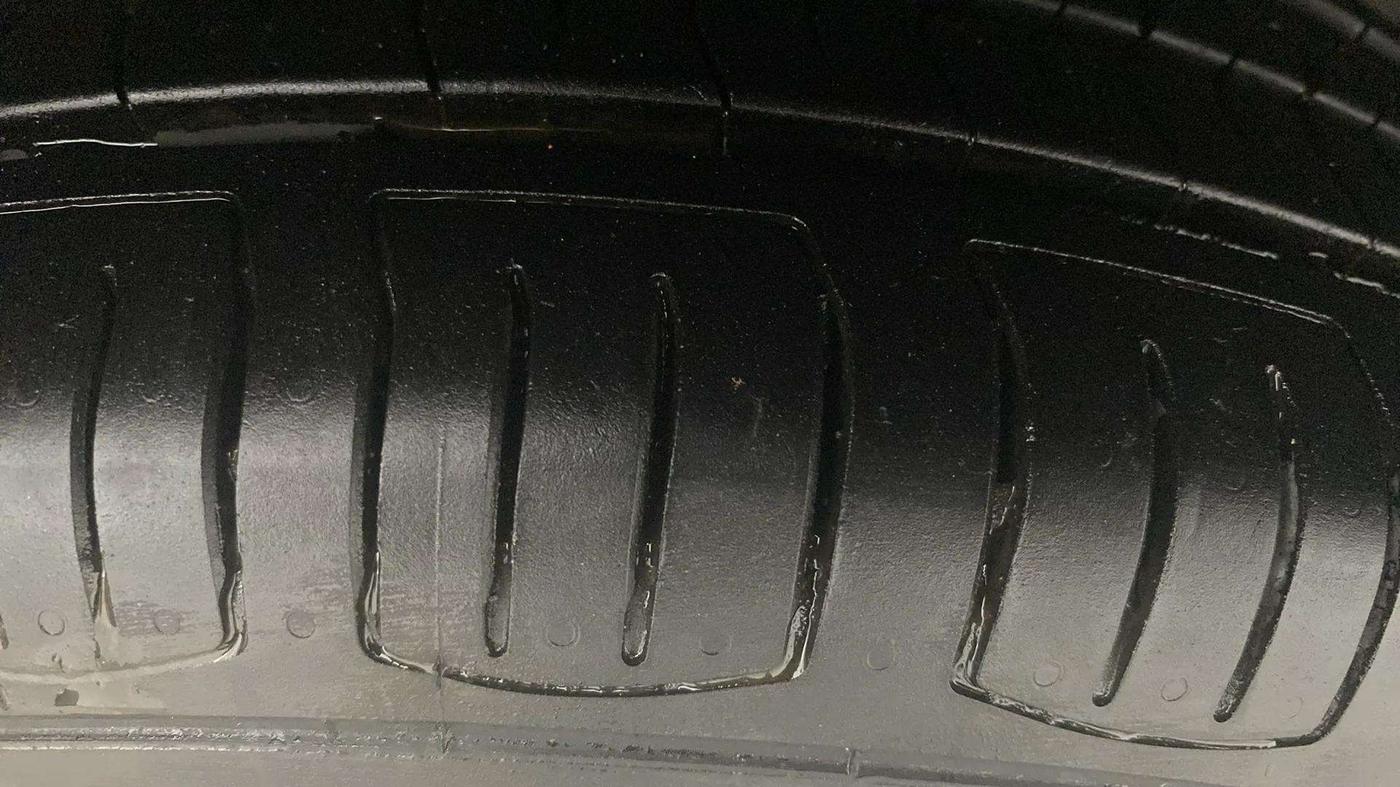 2016 Honda Brio VX MT, Petrol, Manual, 89,877 km, Right Front Tyre Tread