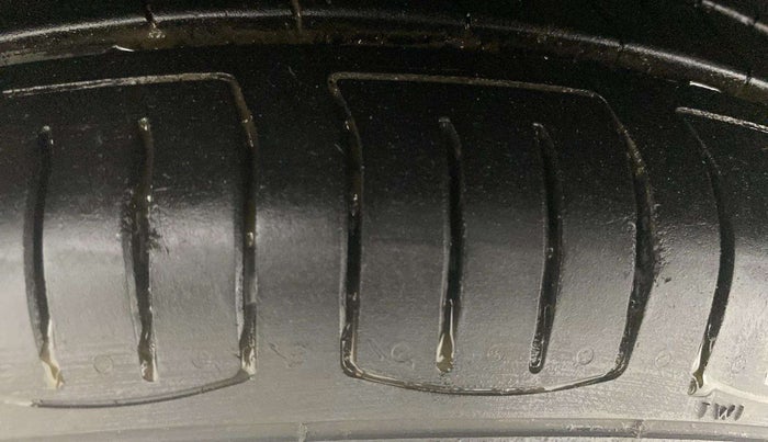 2016 Honda Brio VX MT, Petrol, Manual, 89,877 km, Left Front Tyre Tread