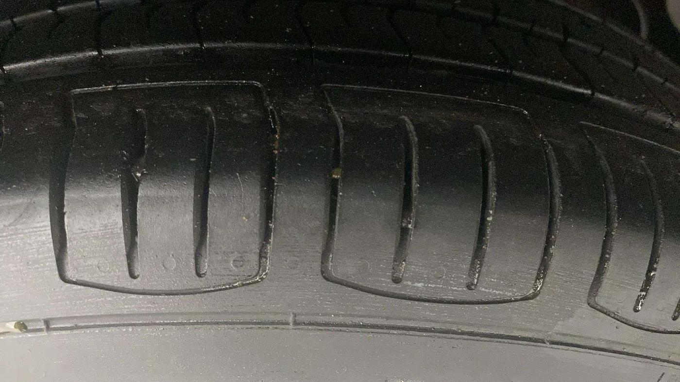 2016 Honda Brio VX MT, Petrol, Manual, 89,877 km, Right Rear Tyre Tread