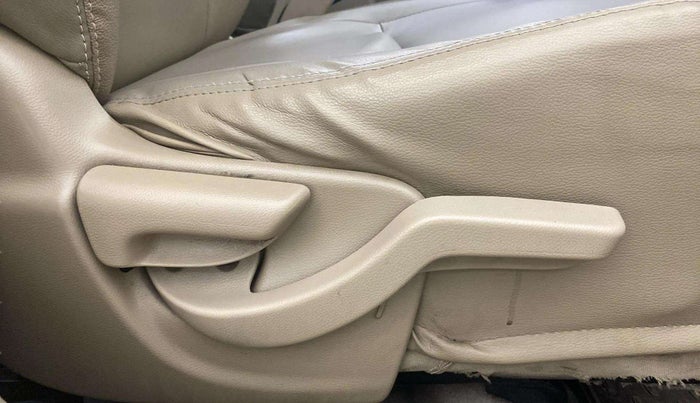 2016 Honda Brio VX MT, Petrol, Manual, 89,877 km, Driver Side Adjustment Panel