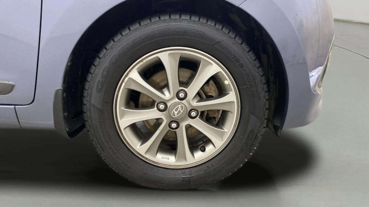 2014 Hyundai Grand i10 ASTA (O) 1.2 KAPPA VTVT, Petrol, Manual, 42,884 km, Right Front Wheel