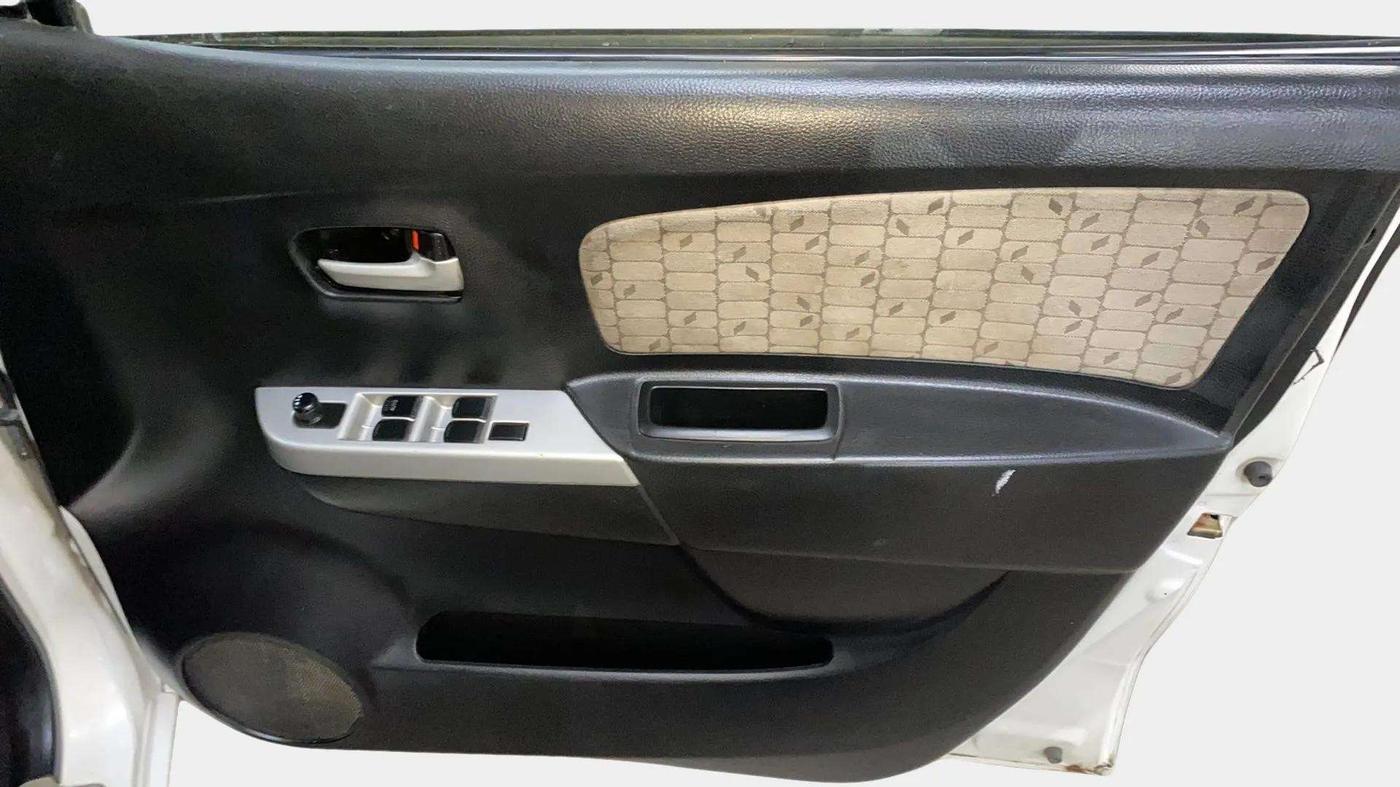 2015 Maruti Wagon R 1.0 VXI, Petrol, Manual, 60,558 km, Driver Side Door Panels Control