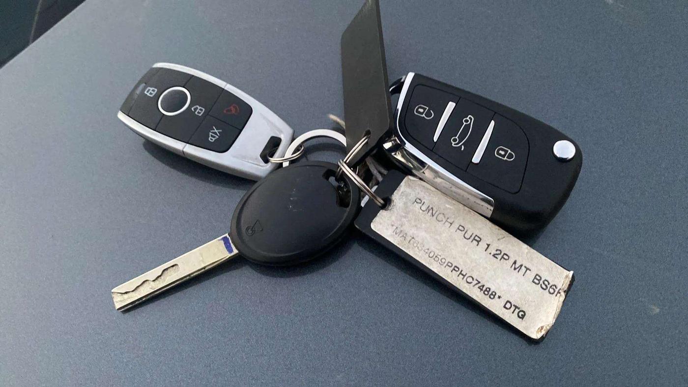 2023 Tata PUNCH PURE MT, Petrol, Manual, 3,490 km, Key Close Up