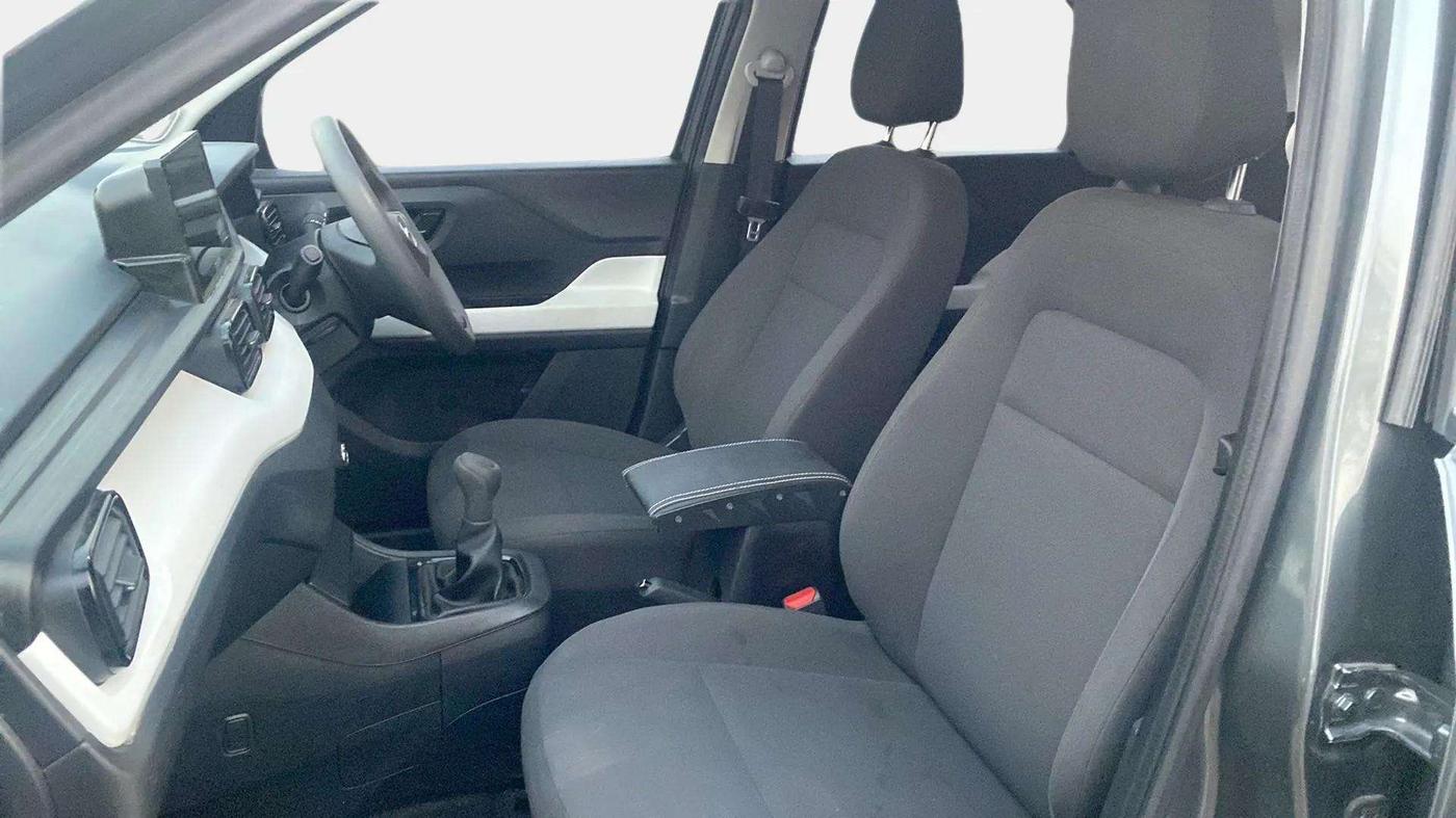 2023 Tata PUNCH PURE MT, Petrol, Manual, 3,490 km, Right Side Front Door Cabin