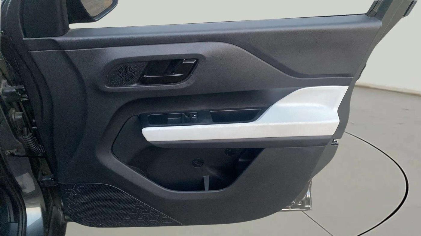 2023 Tata PUNCH PURE MT, Petrol, Manual, 3,490 km, Driver Side Door Panels Control