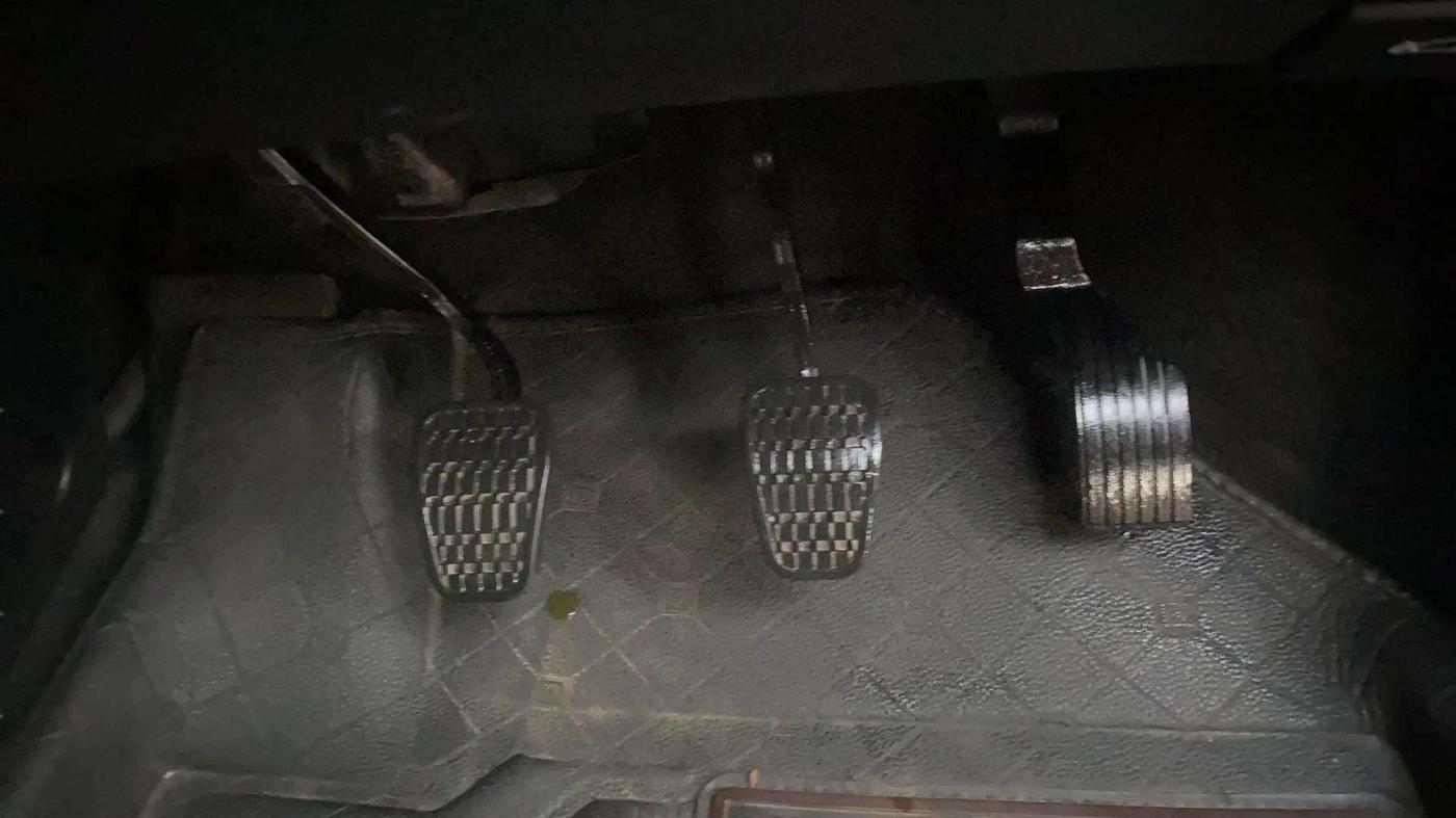 2023 Tata PUNCH PURE MT, Petrol, Manual, 3,490 km, Pedals