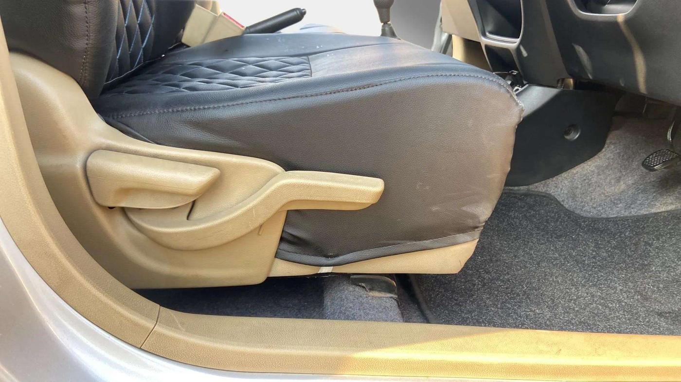 2018 Honda Brio S(O) MT, Petrol, Manual, 75,814 km, Driver Side Adjustment Panel