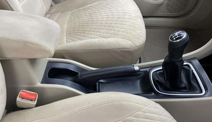 2016 Maruti Ciaz VXI+, Petrol, Manual, 24,286 km, Gear Lever