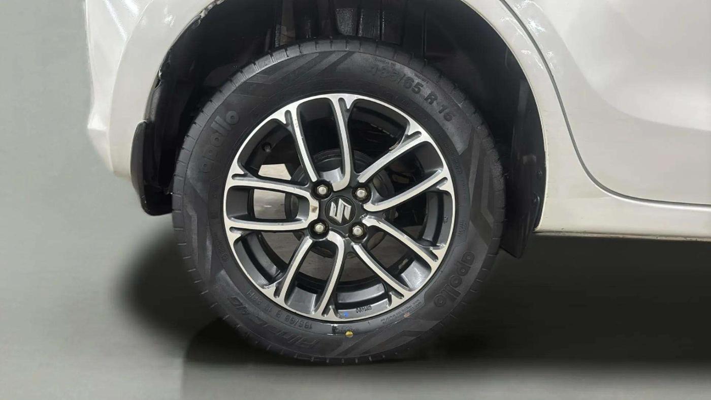 2019 Maruti Swift ZDI PLUS, Diesel, Manual, 51,259 km, Right Rear Wheel