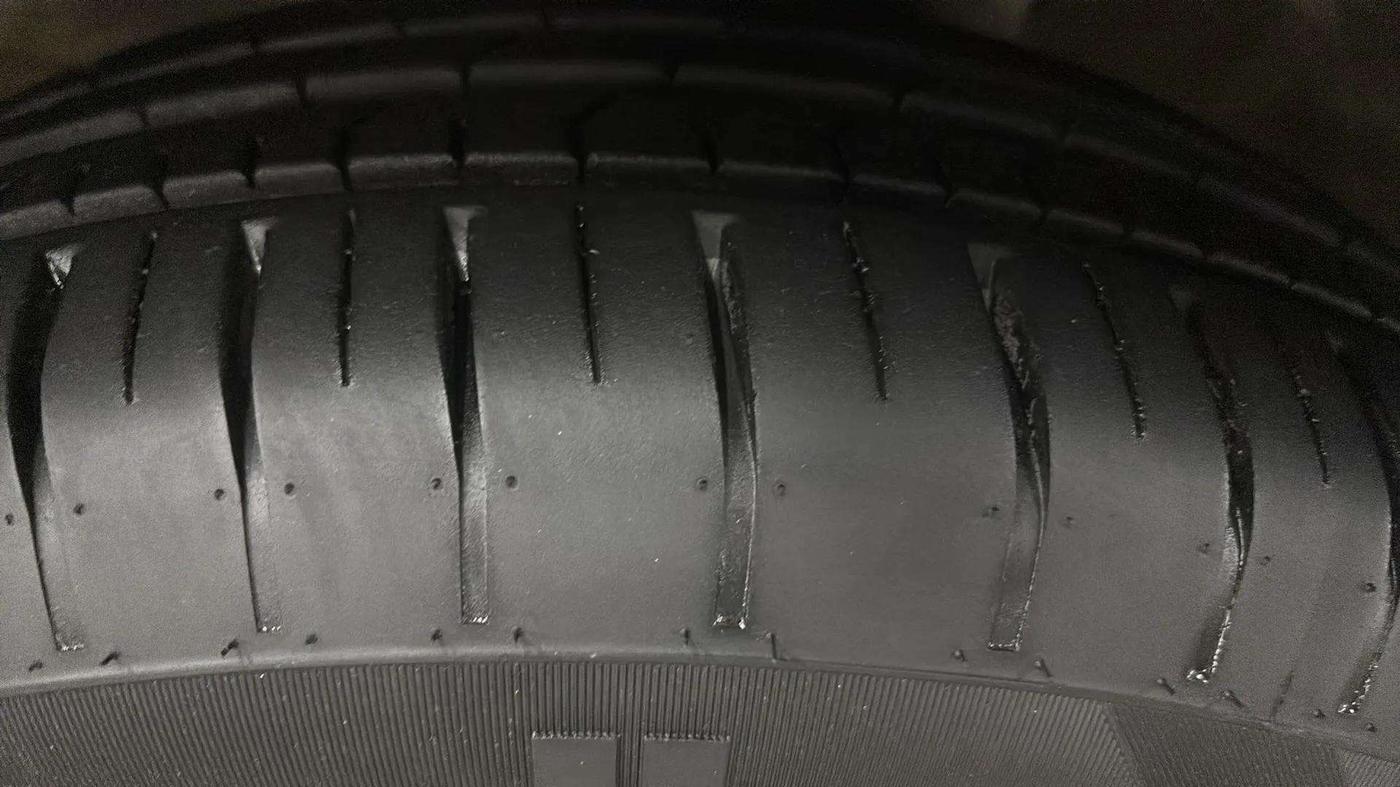 2019 Maruti Swift ZDI PLUS, Diesel, Manual, 51,259 km, Left Front Tyre Tread
