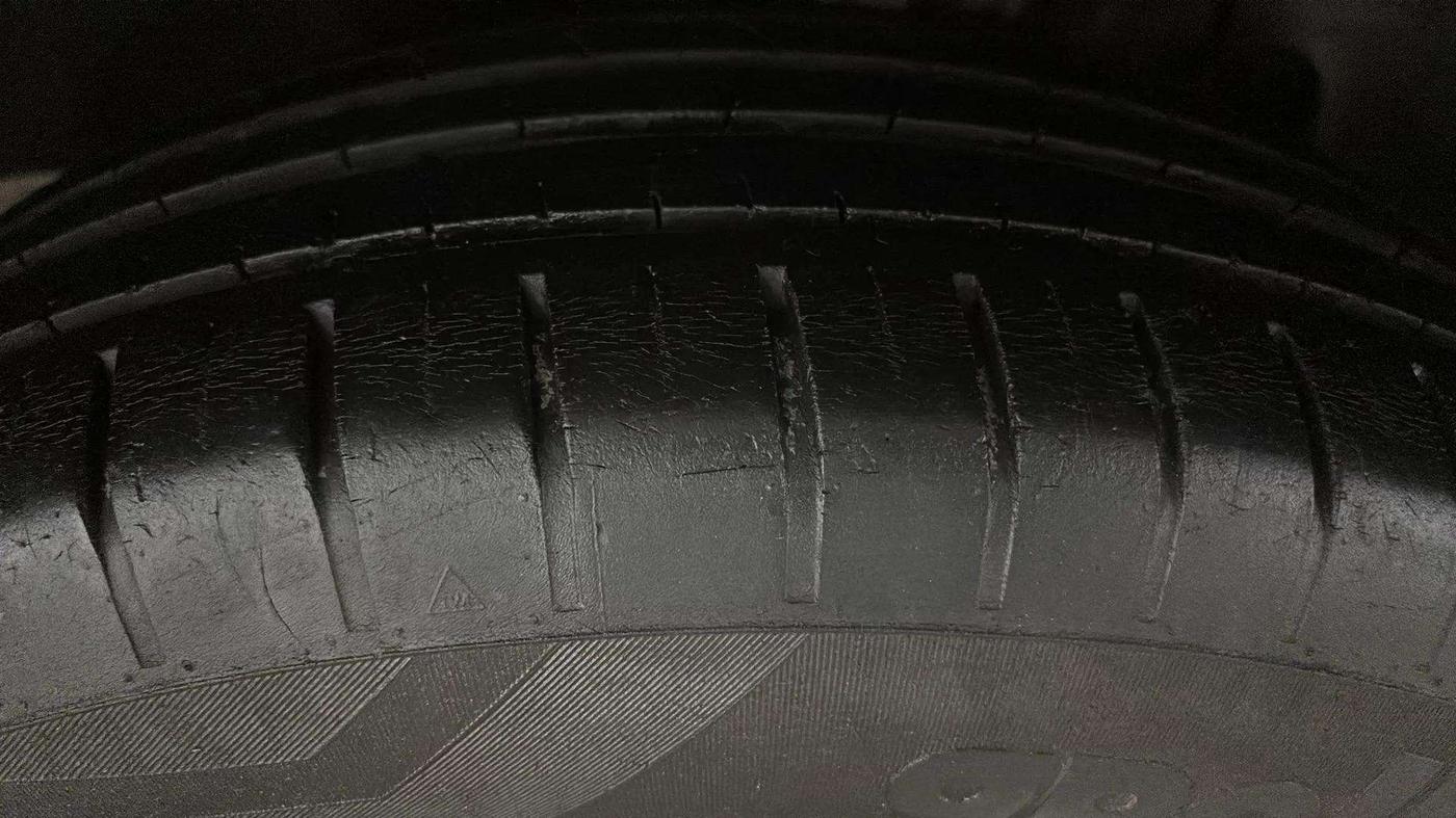2019 Maruti Swift ZDI PLUS, Diesel, Manual, 51,259 km, Left Rear Tyre Tread