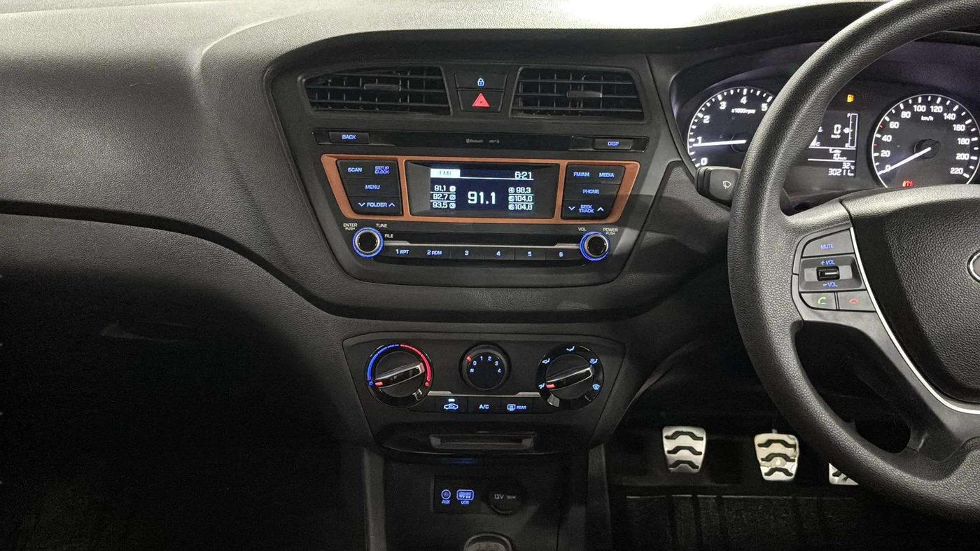 2016 Hyundai i20 Active 1.2 S, Petrol, Manual, 30,316 km, Air Conditioner