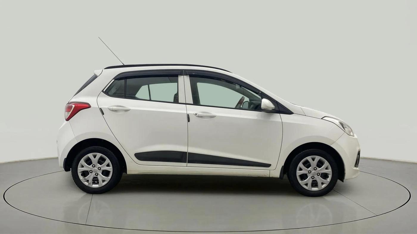 2016 Hyundai Grand i10 SPORTZ 1.2 KAPPA VTVT, Petrol, Manual, 14,292 km, Right Side View