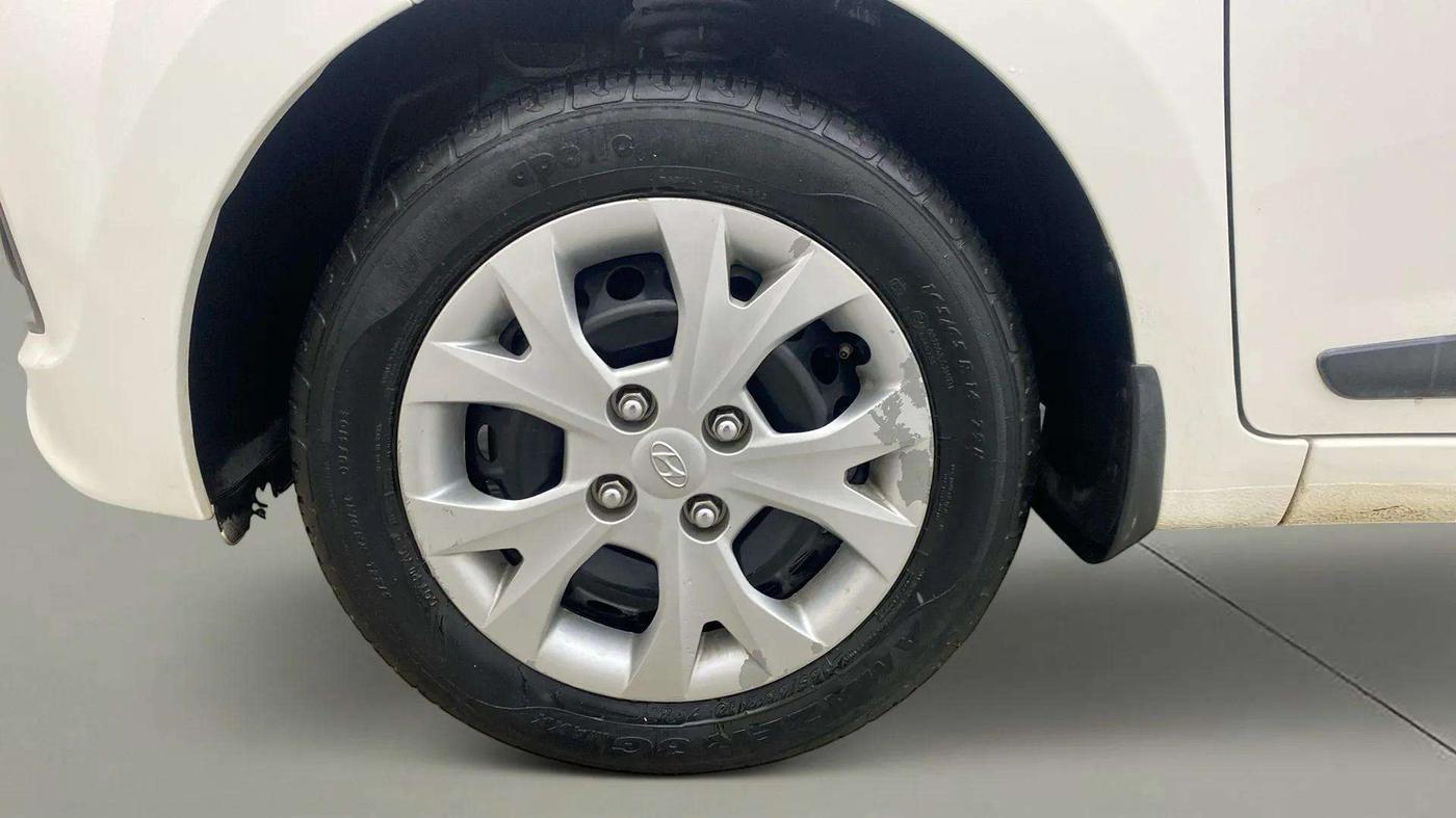 2016 Hyundai Grand i10 SPORTZ 1.2 KAPPA VTVT, Petrol, Manual, 14,292 km, Left Front Wheel